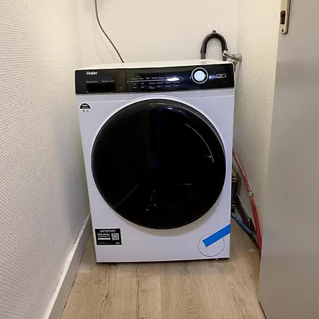Optimise Et Lumineux - Sanitaires Partages - Tres Proche Commerces Apartmán